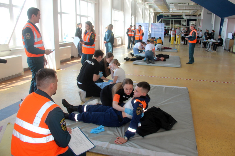 В Хабаровске завершились региональные соревнования по оказанию первой помощи и психологической поддержке "Человеческий фактор" среди команд Дальнего Востока