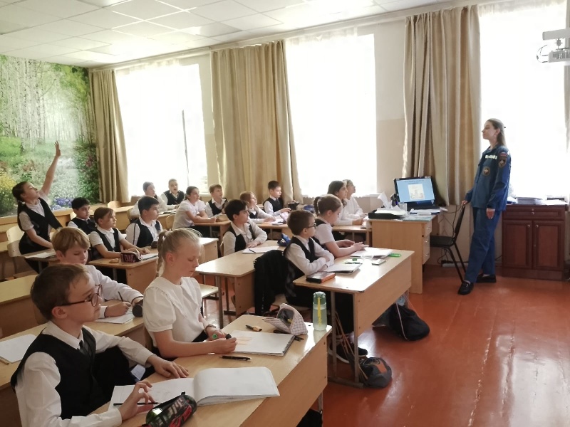 Психологи Северо-Кавказского филиала рассказали школьникам о правилах безопасного поведения и оказания первой помощи при наружных кровотечениях
