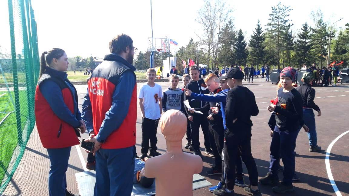 Сибирские спасатели провели мероприятие для учащихся в честь Дня Победы