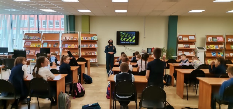 Психологи Сибирского филиала провели занятие по безопасному поведению для младших школьников Красноярска