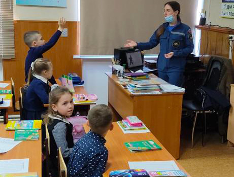 Севастопольские школьники приняли участие в тренинге «Пожар», приуроченном ко Дню Пожарной охраны России