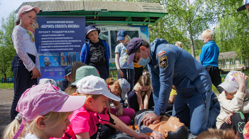 Спасатели Сибири провели мероприятие в честь Международного дня защиты детей