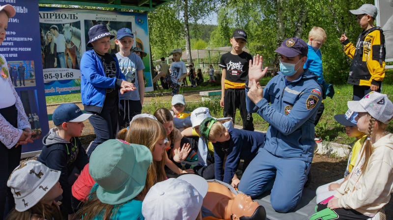 Спасатели Сибири провели мероприятие в честь Международного дня защиты детей