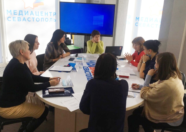 Специалисты Крымского филиала завершили цикл занятий по подготовке волонтеров-психологов