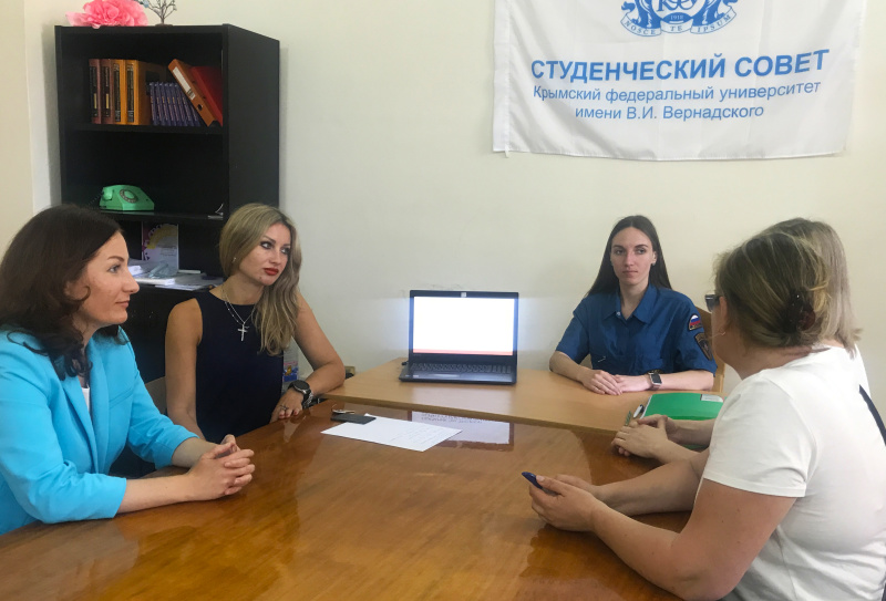 Специалисты Крымского филиала завершили цикл занятий по подготовке волонтеров-психологов