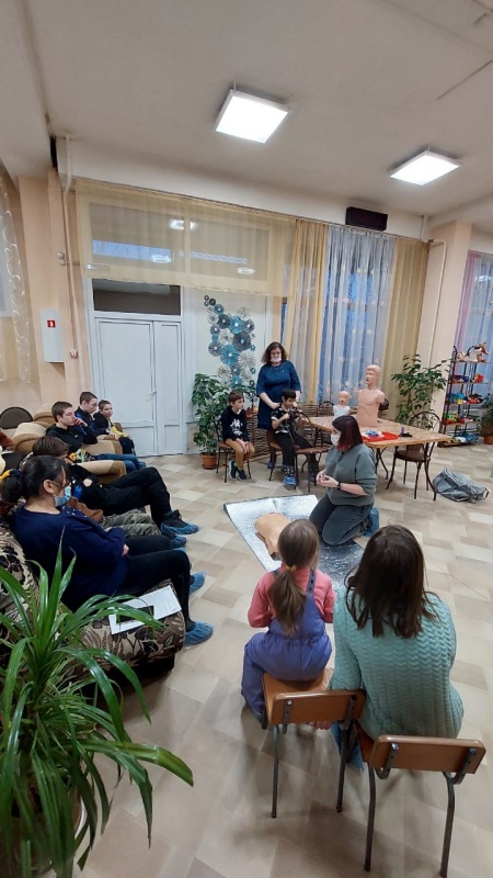 Психологи Сибирского филиала провели мастер-класс для детей в Центре социальной помощи