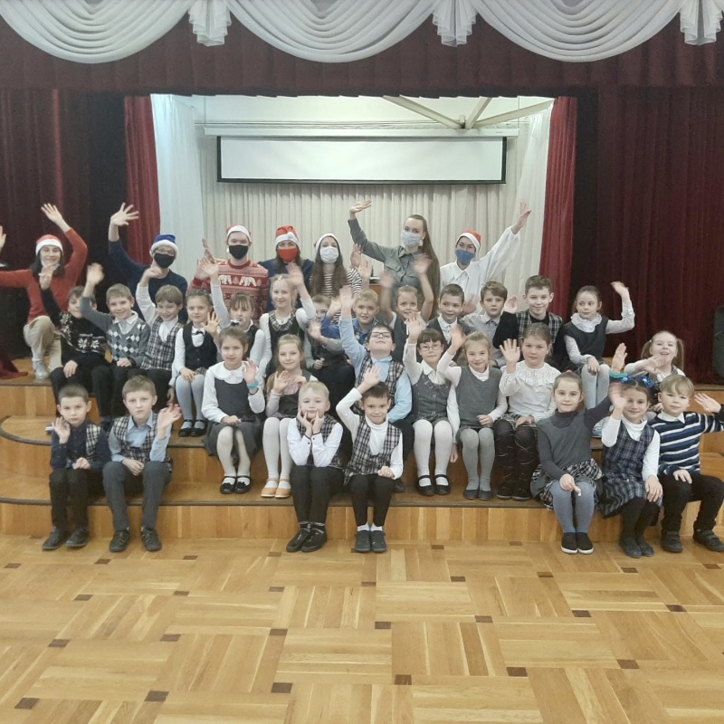 Психологи Северо-Западного филиала совместно с добровольцами провели для школьников занятия по правилам безопасного поведения зимой