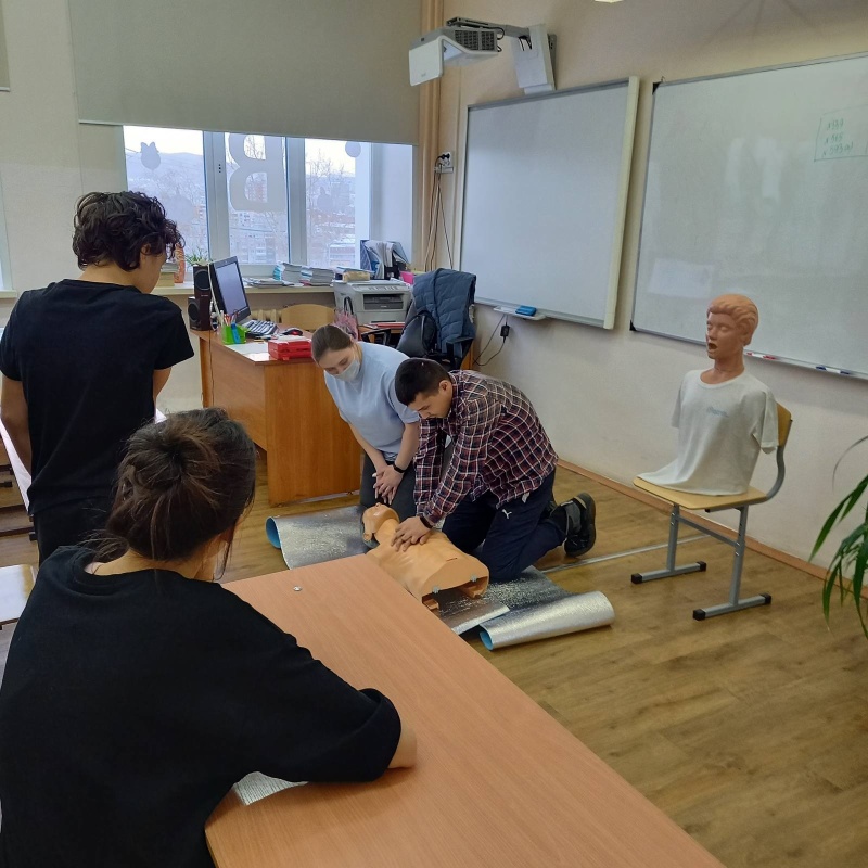Психологи Сибирского филиала провели мастер-класс по первой помощи в образовательном комплексе города Красноярска