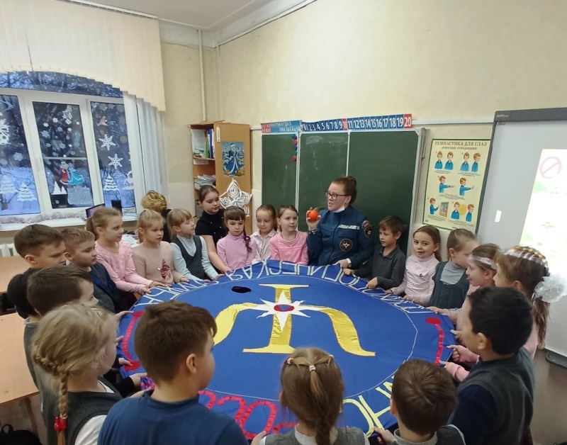 Психолог Приволжского филиала совместно с добровольцами провели занятия к Дню спасателя