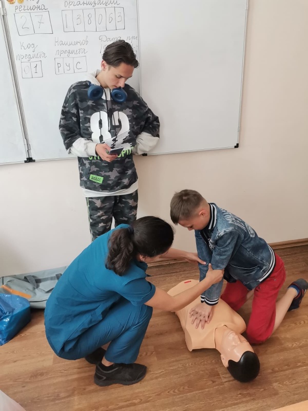 Участников трудовых отрядов Хабаровска обучили навыкам оказания первой помощи