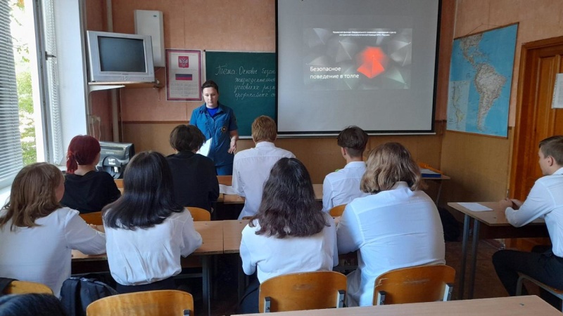 Психологи Крымского филиала поздравили школьников и студентов с Днем знаний