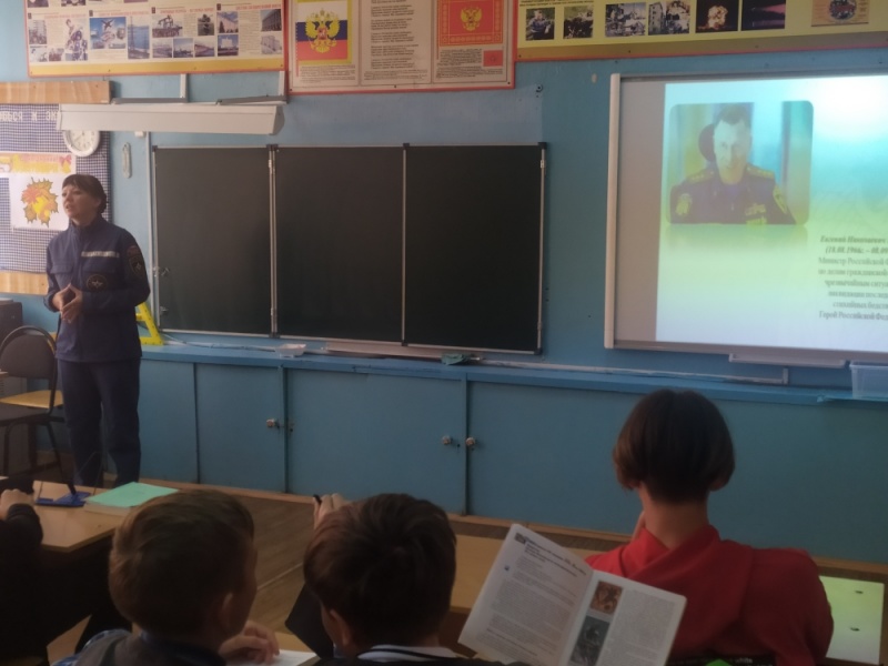 Психологи провели открытые уроки мужества для учащихся средних классов в школах Нижнего Новгорода