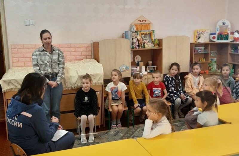 Дошкольники обсудили с психологом Крымского филиала правила безопасного поведения при пожаре