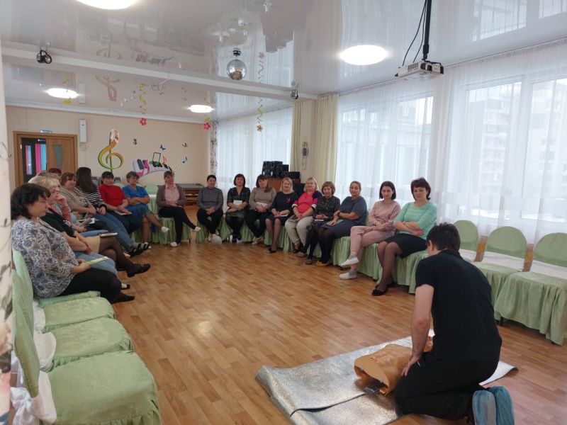 Сибирский филиал провёл мастер-класс по первой помощи для воспитателей детского сада