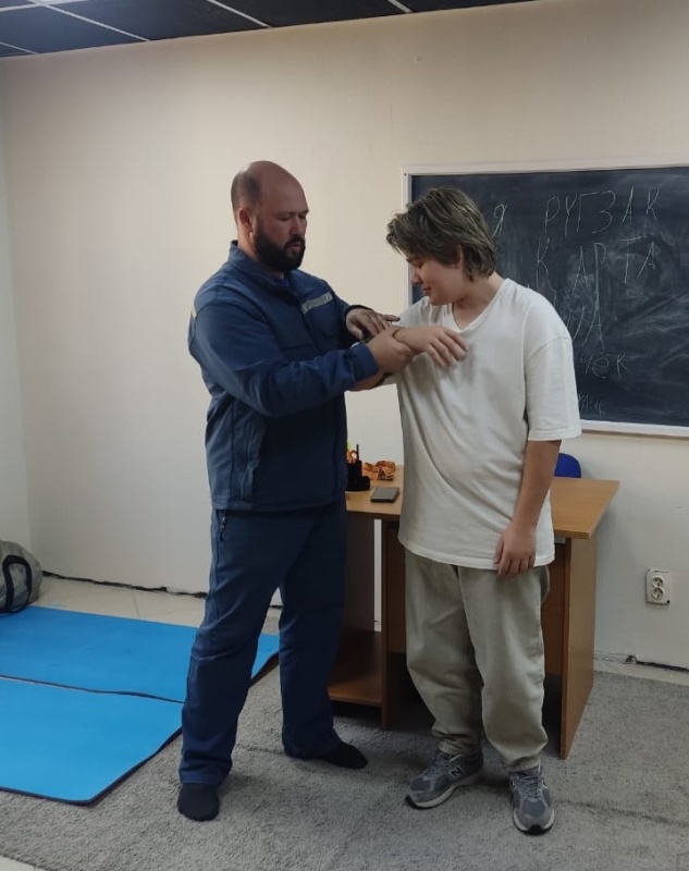 Уральские психологи провели мастер-класс по первой помощи  для учеников семейной школы