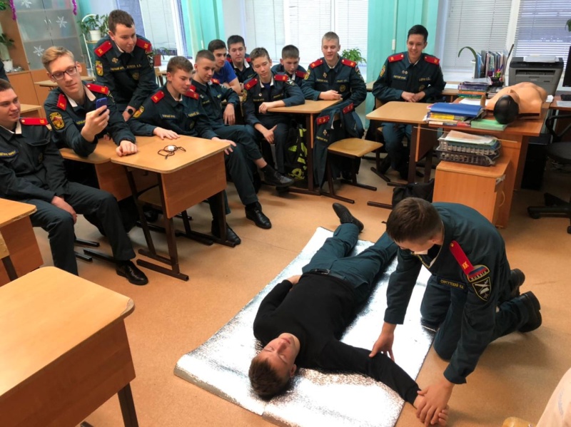 Психологи Сибирского филиала провели мастер-классы по первой помощи для учащихся Кадетского Корпуса