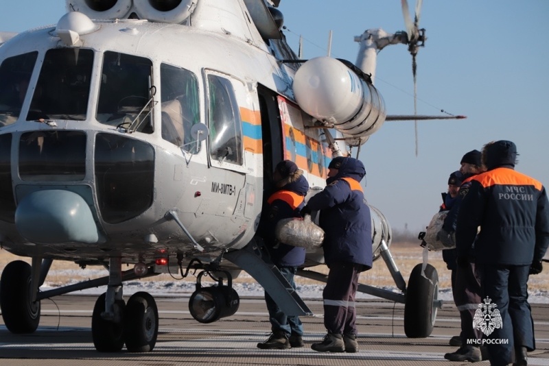 Учебно-тренировочные полеты по подготовке к весеннему паводкоопасному периоду провели авиаторы и спасатели МЧС России в Хабаровске