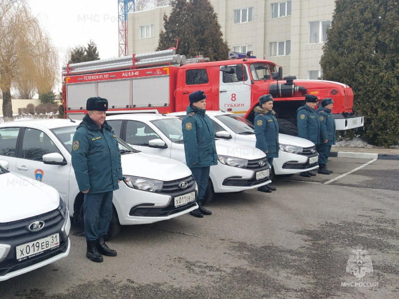 Белгородским огнеборцам вручили ключи от новых специализированных автомобилей