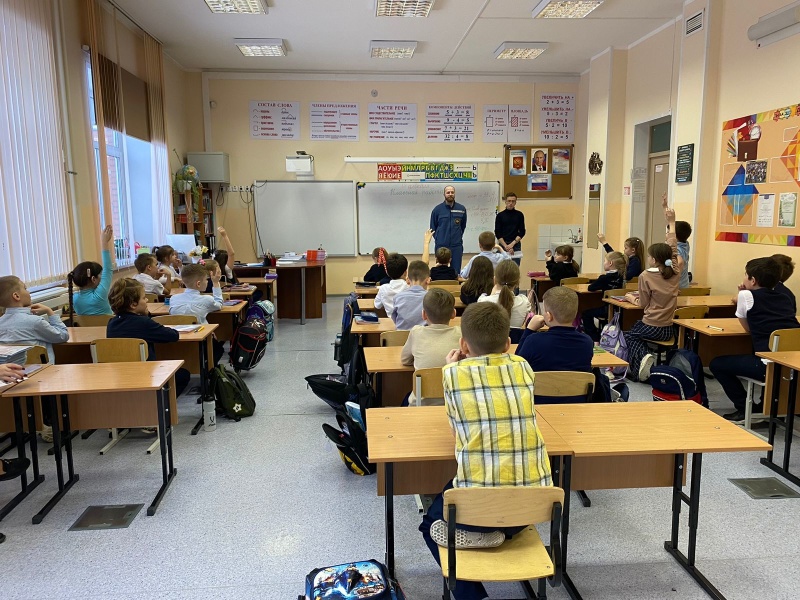 Специалисты Сибирского филиала провели занятия по пожарной  безопасности для параллелей 2 и 6 классов средней школы г.  Красноярск