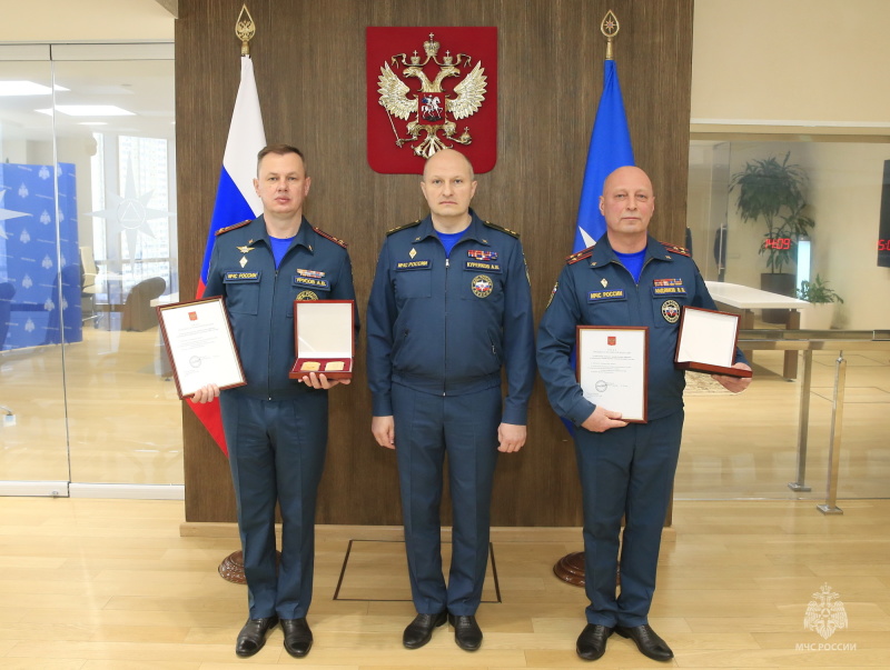 Сотрудникам МЧС России присвоены звания высшего начальствующего состава