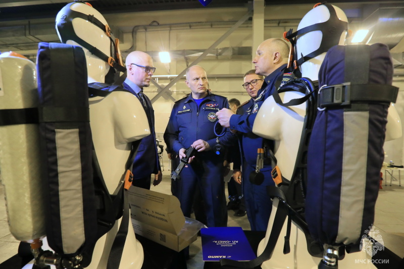 Александр Куренков оценил образцы пожарной продукции российских производителей