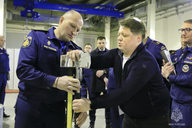 Александр Куренков оценил образцы пожарной продукции российских производителей
