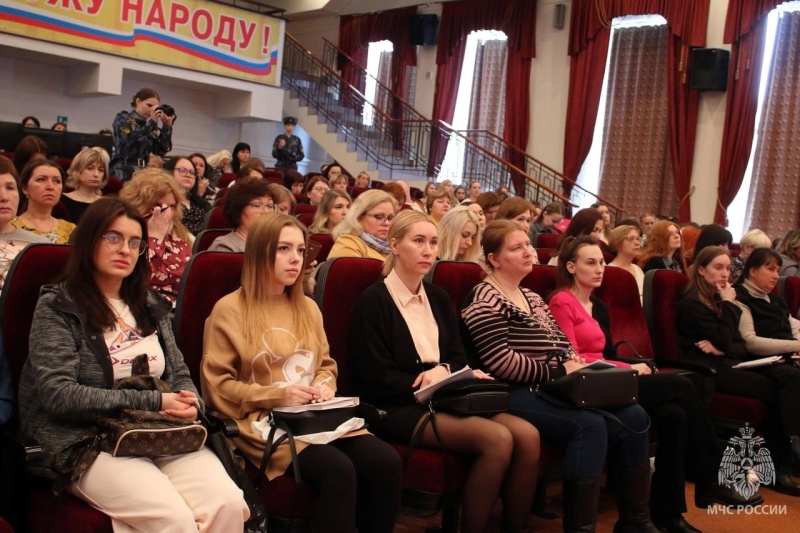 Более двухсот психологов Вологодской области приняли участие в занятиях по оказанию помощи пострадавшим
