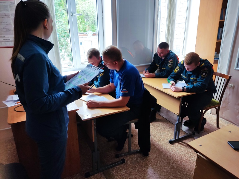 Психологи Уральского филиала провели с пожарными цикл занятий по психологической подготовке