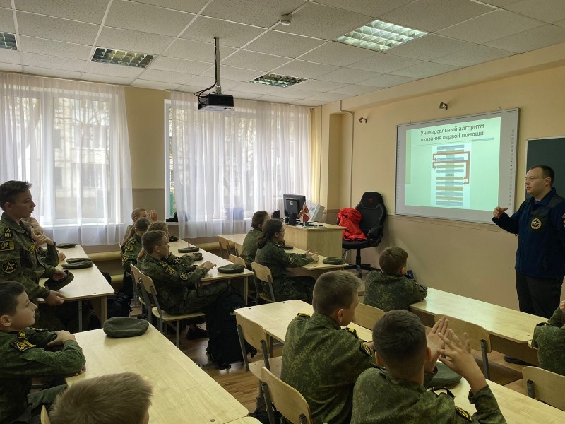 Психологи Северо-Кавказского филиала рассказали школьникам о правилах безопасного поведения, первой помощи и психологической поддержке
