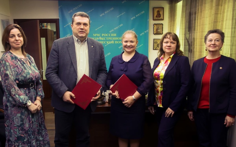 Директор Центра экстренной психологической помощи МЧС России и Союз Журналистов России подписали соглашение о сотрудничестве