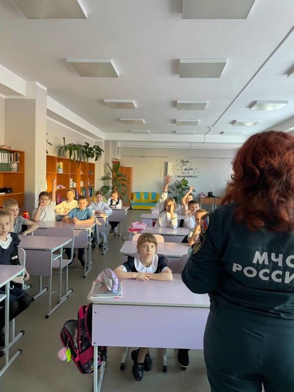 Психологи Сибирского филиала провели занятие по культуре безопасного поведения на улице