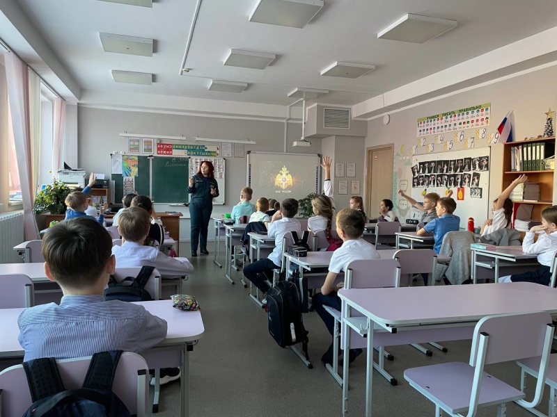 Психологи Сибирского филиала провели занятие по культуре безопасного поведения на улице