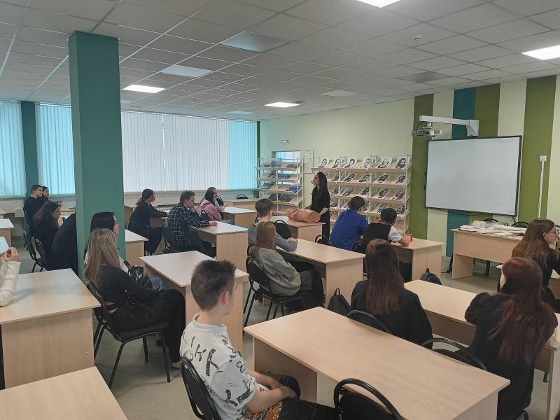 Школьники Красноярска учатся оказывать первую помощь при ранениях и травмах