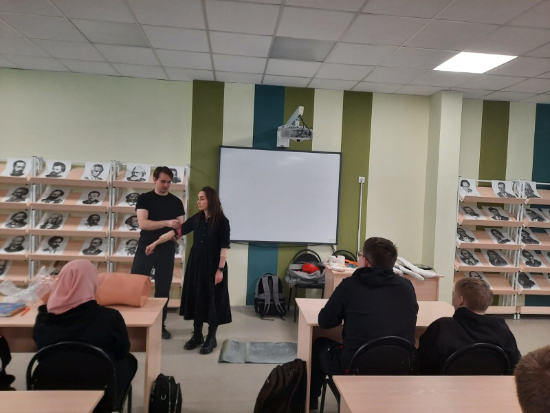 Школьники Красноярска учатся оказывать первую помощь при ранениях и травмах