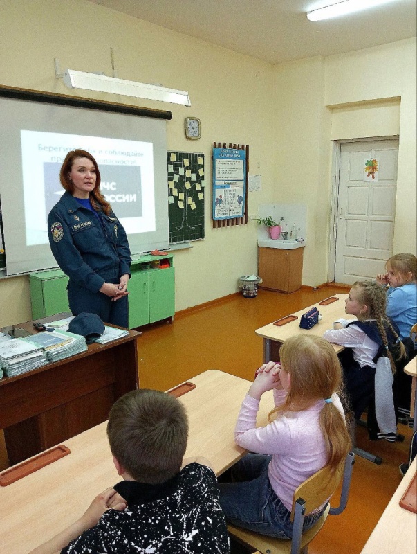 Кировские психологи МЧС провели «Уроки безопасности» для школьников