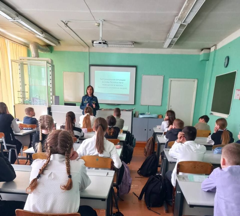 Кировские психологи МЧС провели «Уроки безопасности» для школьников