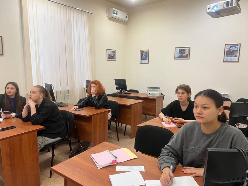 Будущие психологи проходят практику на базе Дальневосточного филиала Центра экстренной психологической помощи МЧС России
