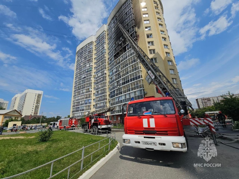Уральские психологи оказали экстренную психологическую помощь эвакуированным при пожаре в многоэтажке