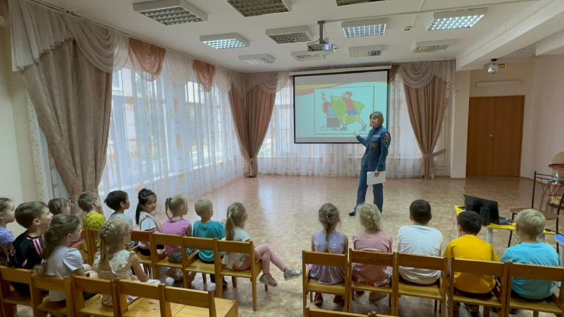 В детском саду Екатеринбурга ребята повторили правила пожарной безопасности