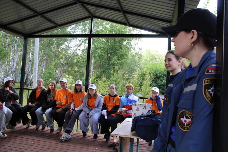Психологи Главного управления МЧС России по Омской области провели занятия для подростков в детском оздоровительном лагере «Березка»