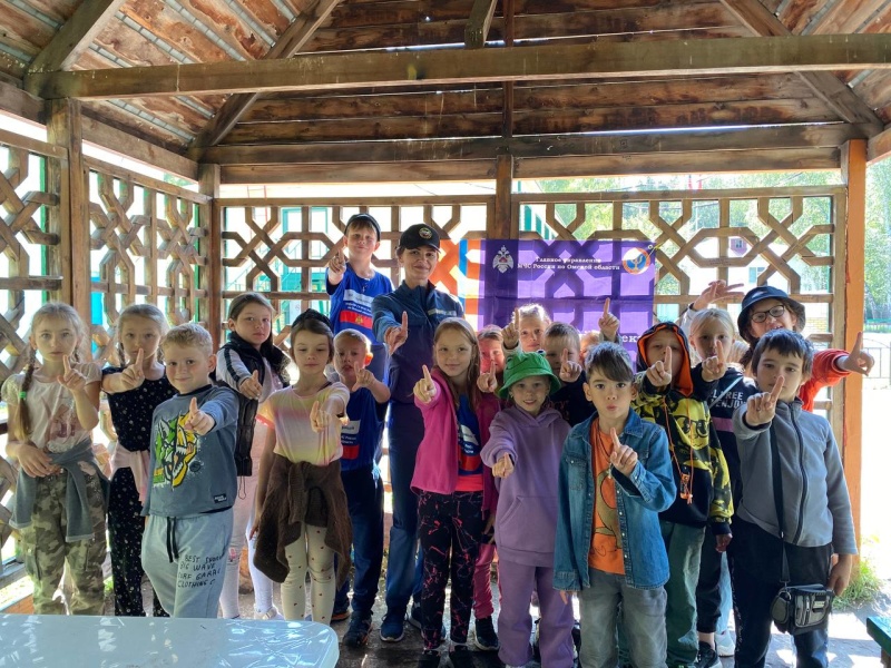 Психологи Главного управления МЧС России по Омской области провели занятия для подростков в детском оздоровительном лагере «Березка»