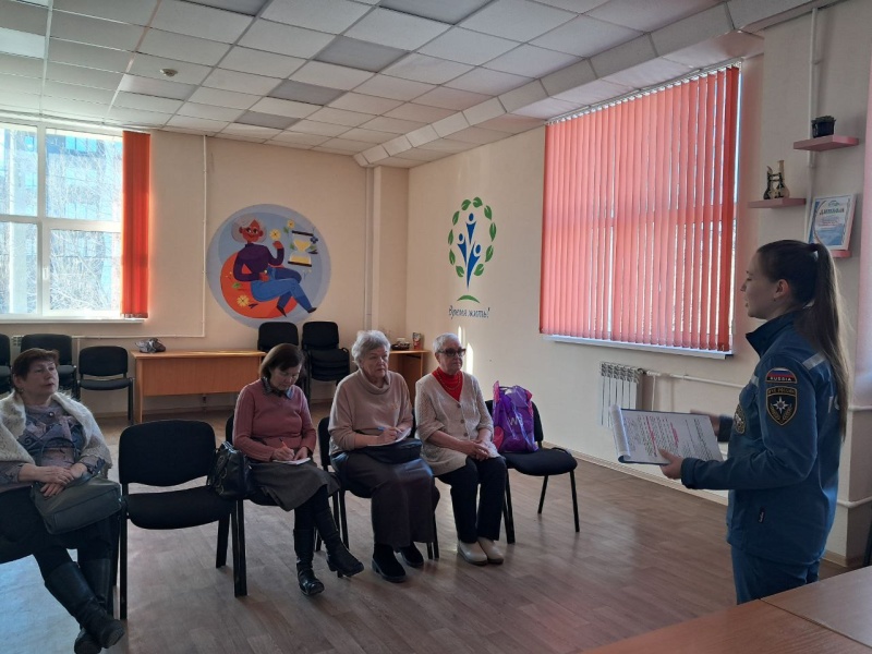 Уральские психологи провели занятие для пожилых людей в Центре общения старшего поколения «Время жить!»