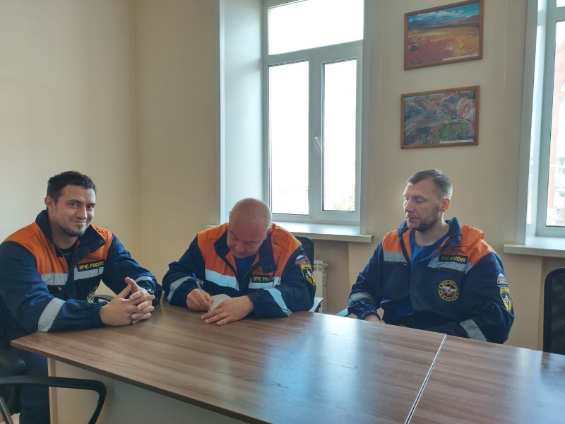 Психологи Сибирского филиала проводят психокоррекционные мероприятия для вернувшихся из Мьянмы спасателей