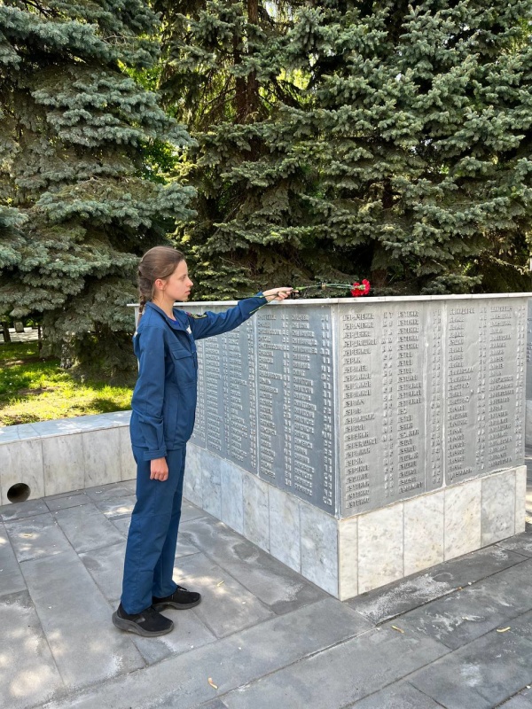 Психологи Южного филиала приняли участие в торжественной церемонии возложения цветов, посвященной 80-й годовщине победы в Великой Отечественной войне