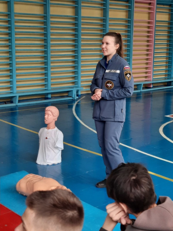 Психологи Уральского филиала провели мастер-классы по первой помощи для школьников