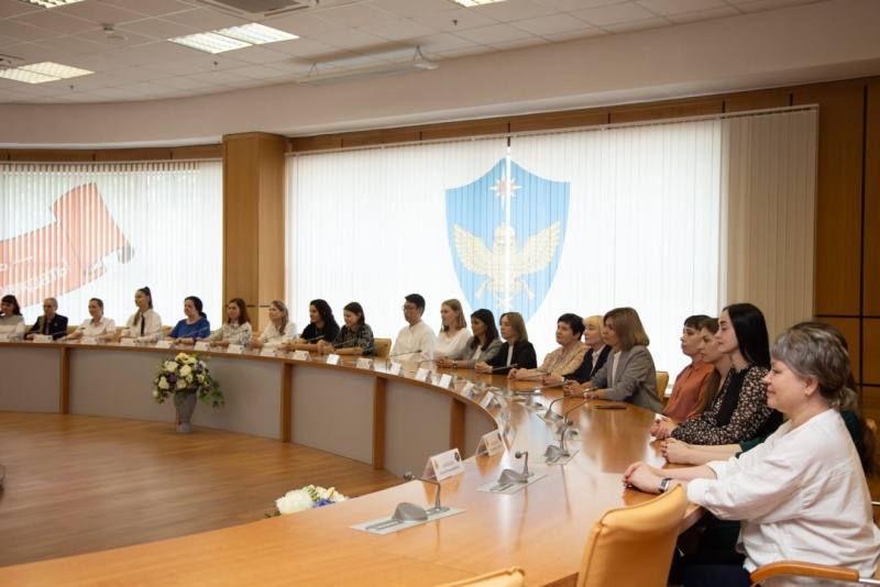 Юлия Шойгу вручила дипломы первым выпускникам программы профпереподготовки «Психология служебной деятельности»