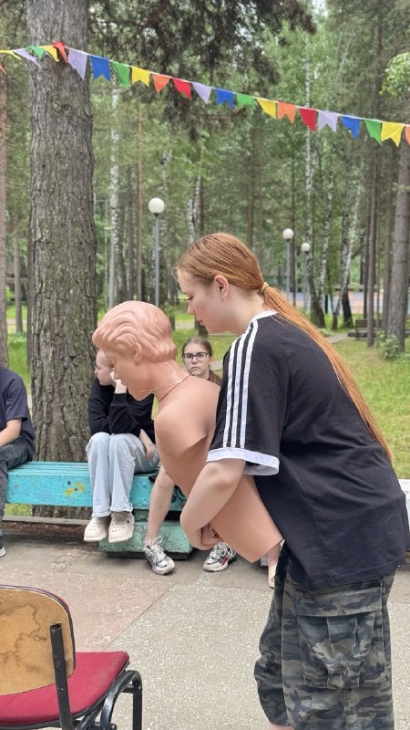 В Красноярском крае прошли занятия по оказанию первой помощи для воспитанников детского лагеря