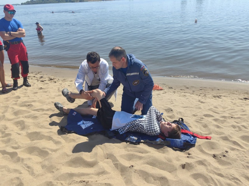 Саратовский психолог напомнил отдыхающим правила безопасности на городском пляже