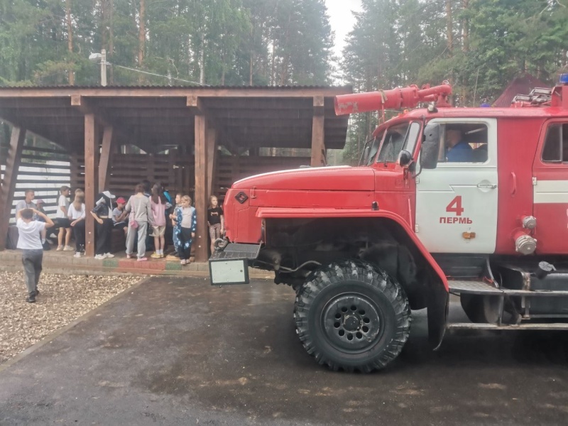 Сотрудники ГУ МЧС России по Пермскому краю продолжают взаимодействие с детскими оздоровительными лагерями