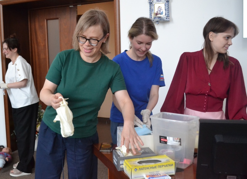 Специалисты ЦЭПП МЧС России отработали навыки проведения сердечно-легочной реанимации